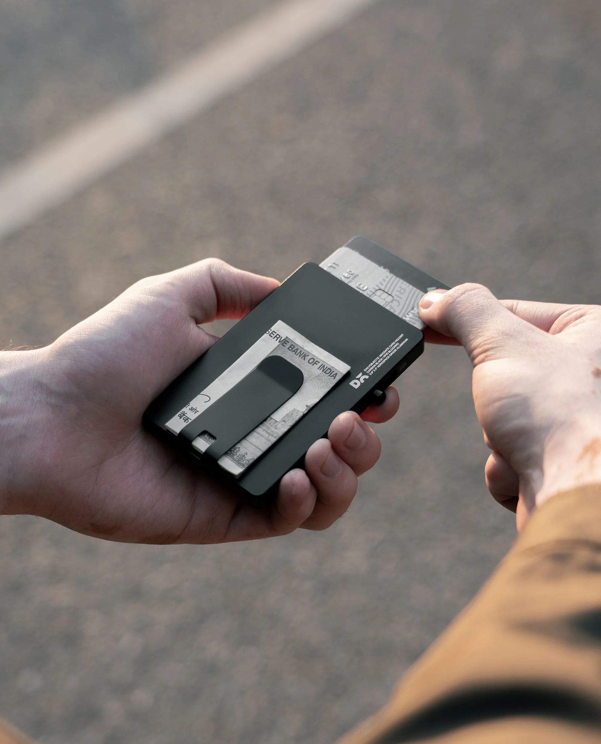 Analog RFID MagSafe Card Wallet with Money Clip - Image 17