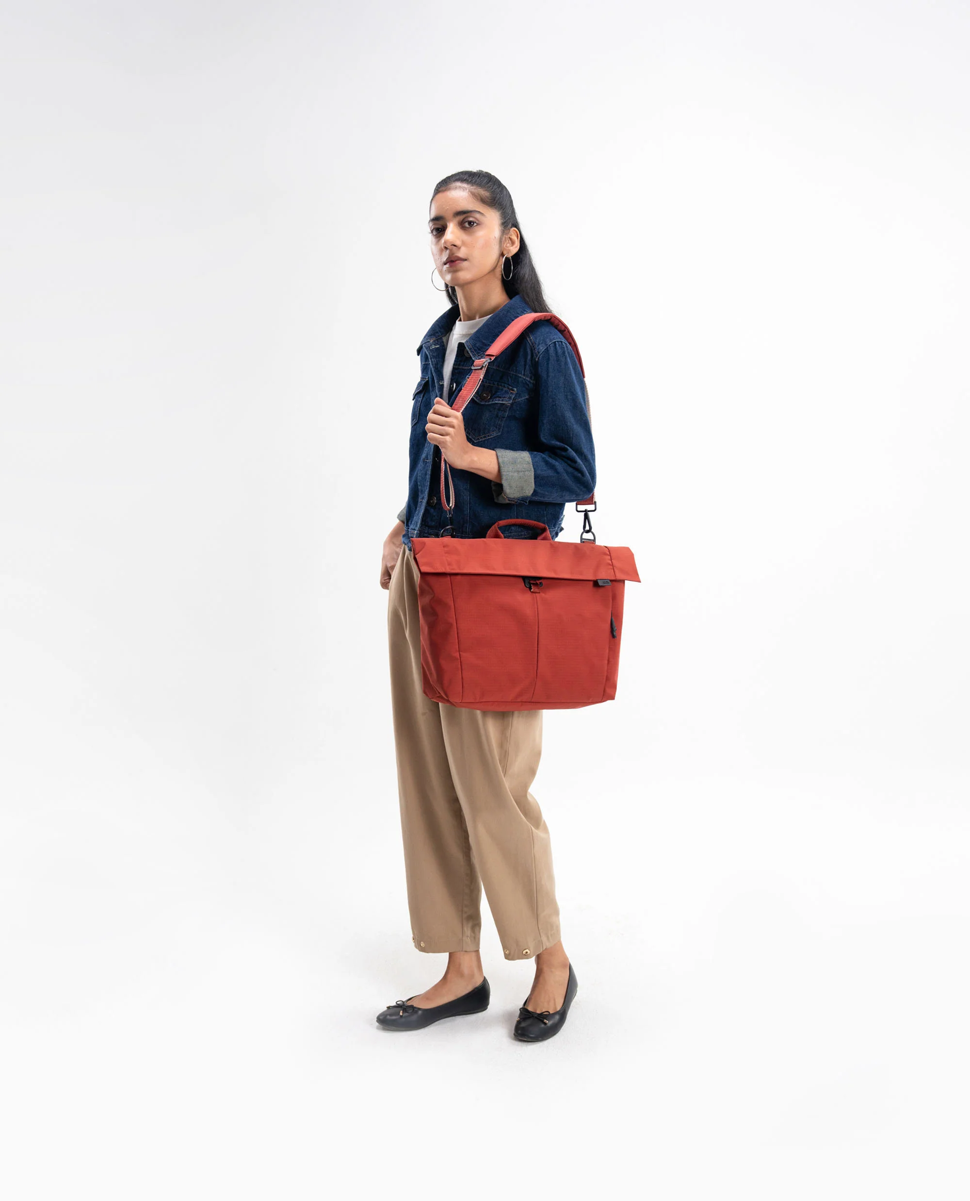 Pivot Messenger Bag - Image 25